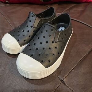 Harper Canyon Black and White Kids Slippers